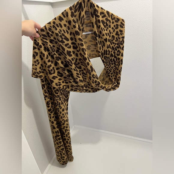 Banana Republic: Black & Tan Leopard Print Scarf - Picture 1 of 3